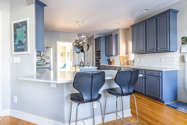 Building Photo - 2454 Vivian Cir