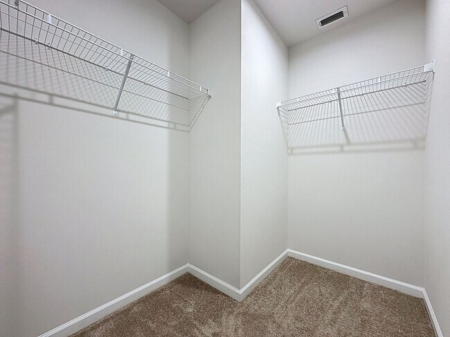 Building Photo - 409 Sedgewick Dr