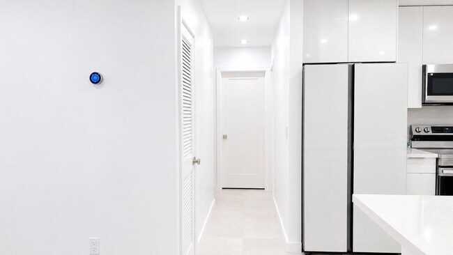 Building Photo - 6249 Bay Club Dr