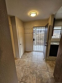 Building Photo - Upstairs 1-Bedroom in Central Location!