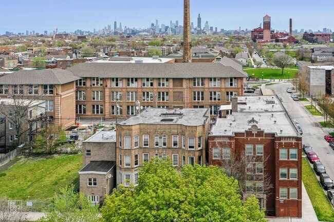 Building Photo - 819-21 S Independence Blvd Chicago, IL 60624