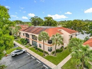 Building Photo - Gorgeous 3 bedroom Corner Unit with Lake view in Coconut Creek