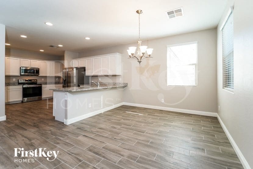 Building Photo - 251 N Sunrise