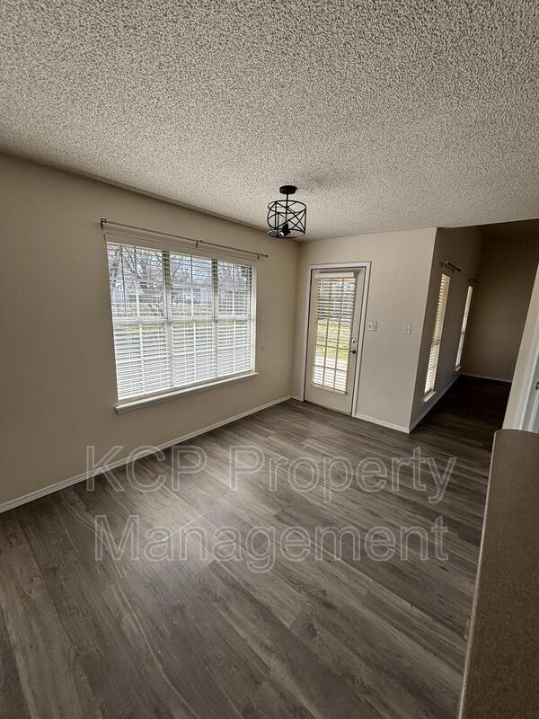 Building Photo - 8812 Skypark Dr