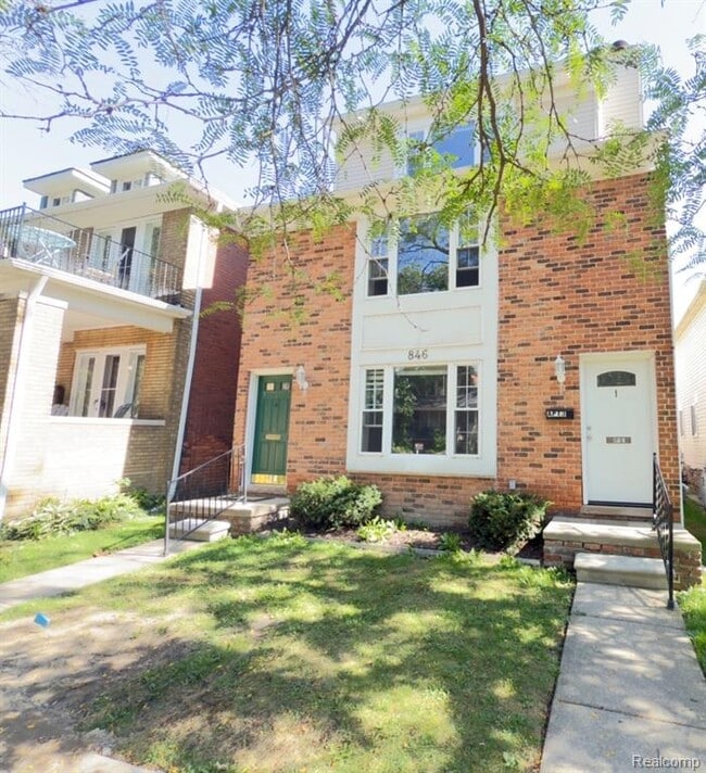 Building Photo - 846 Beaconsfield Ave