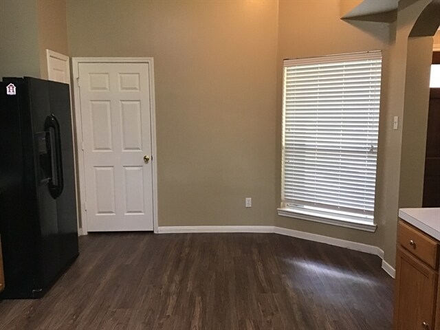 Building Photo - 9710 Sundew Dr