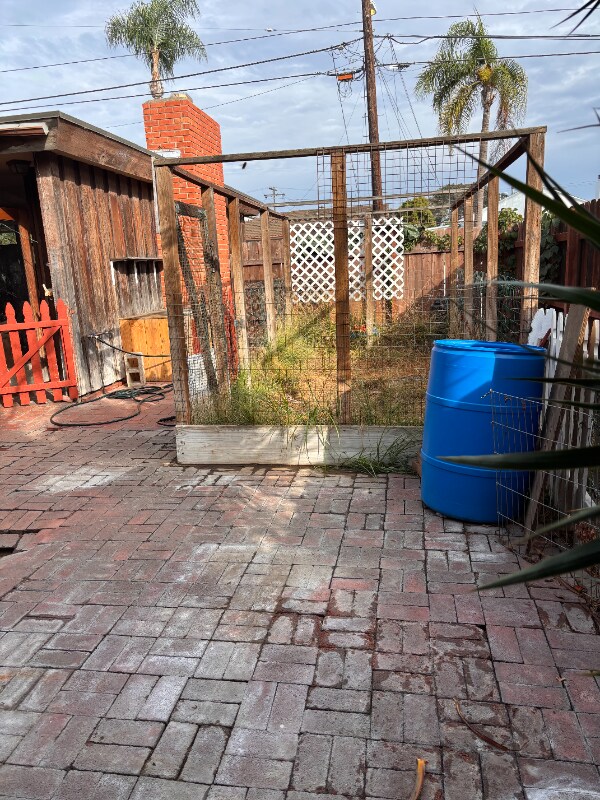 Building Photo - 2352 Seaside St