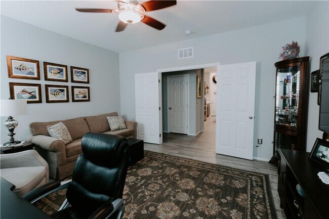 Building Photo - Single Story Home with Lush Backyard! Comi...