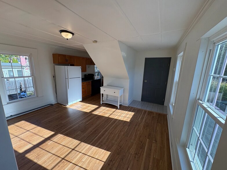 Building Photo - 144 Rumford St