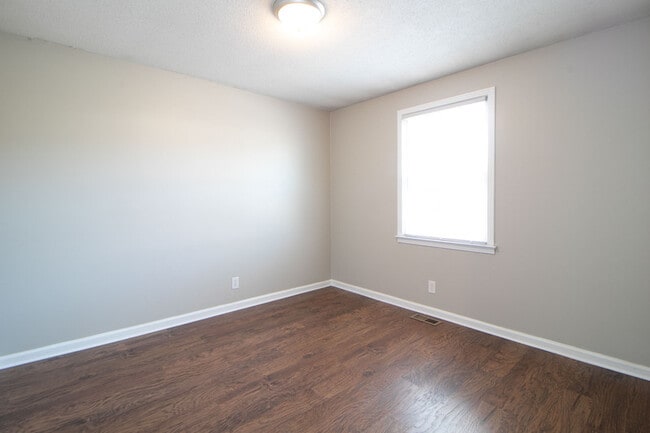 Building Photo - 1436 McCan Dr