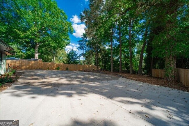 Building Photo - 3154 N Druid Hills Rd