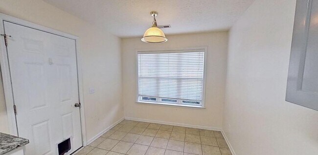 Building Photo - 1113 Loman Ln