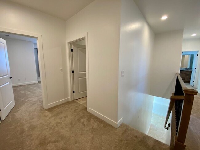 Building Photo - 2473 350 N