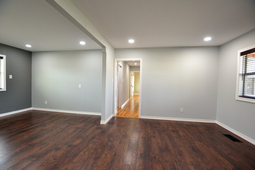 Building Photo - 1502 McCaulley St