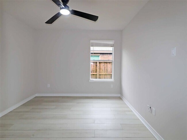 Building Photo - 749 Grassy Knoll Trail