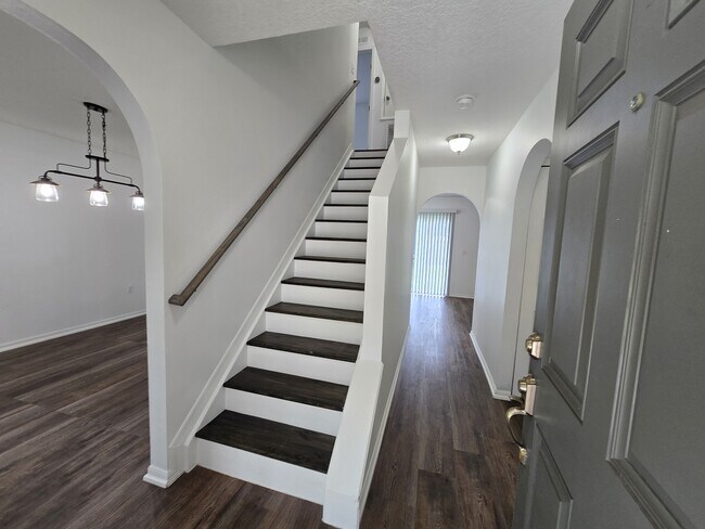 Building Photo - 110 Pine Bluff Blvd W