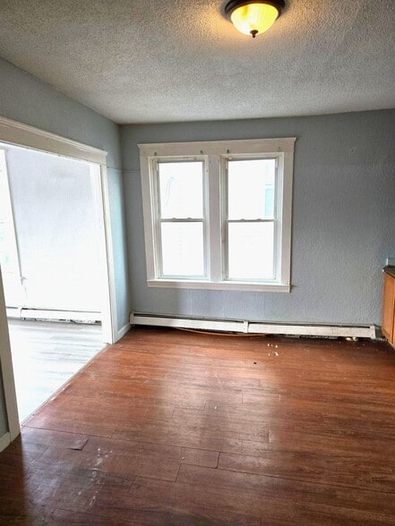 Building Photo - 883 Dexter St