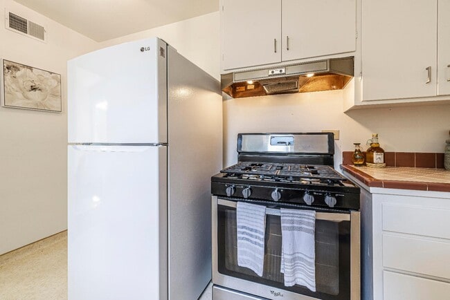 Building Photo - 1994 Menalto Ave