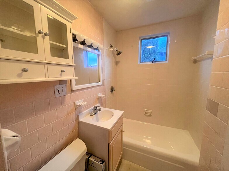 Building Photo - 110 W Quincy St