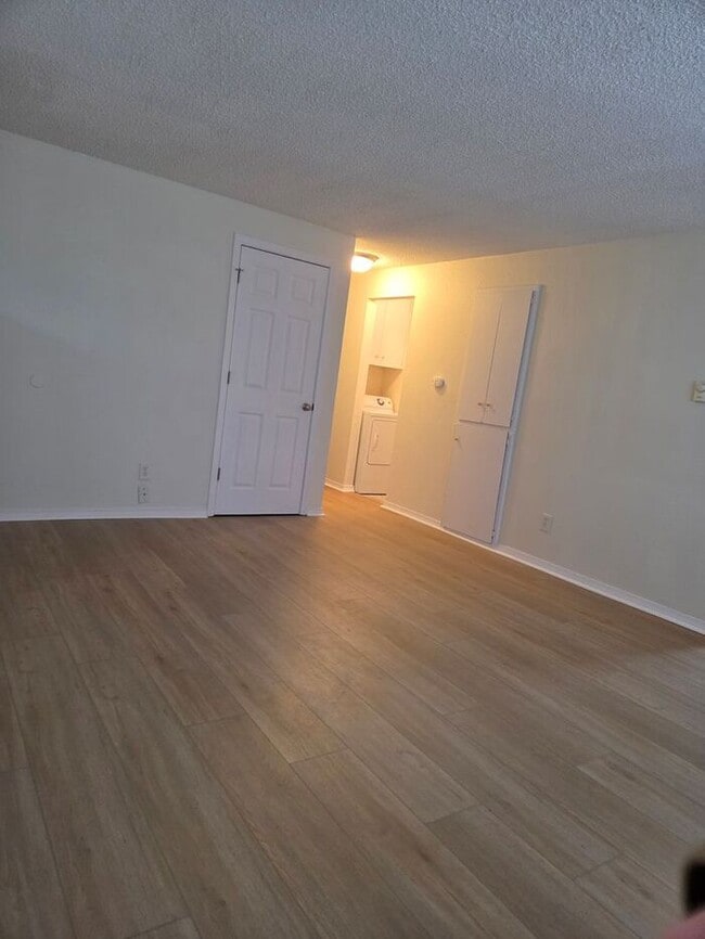 Building Photo - Exceptional North End 2 Bedroom Duplex!