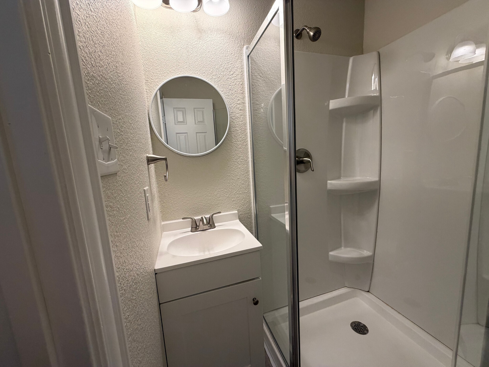 Building Photo - Room in Single Family Home on Houston St