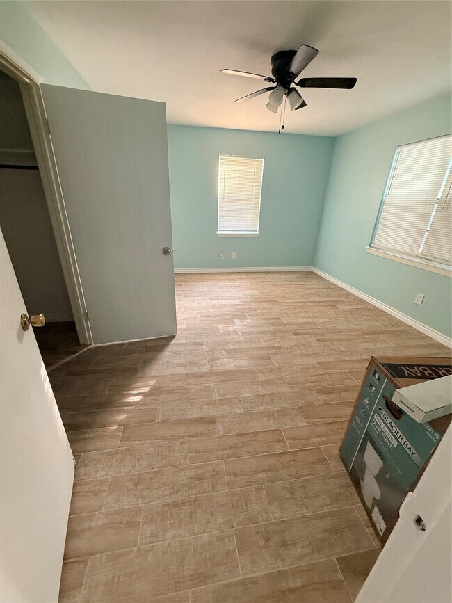 Building Photo - 5107 Avenue Q
