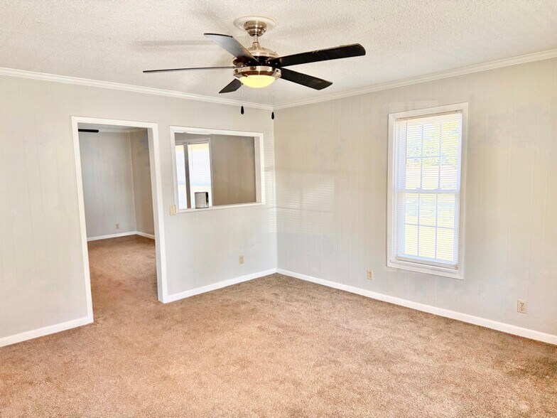 Building Photo - 118 S Tillman St