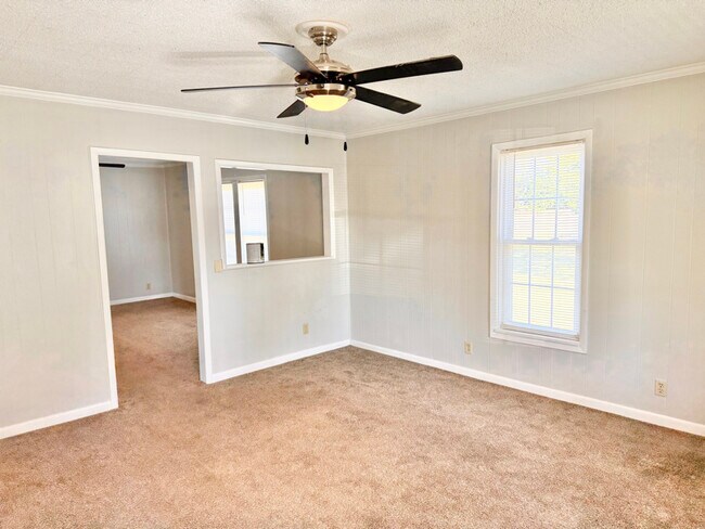 Building Photo - 118 S Tillman St