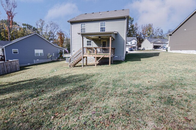 Building Photo - Pet Friendly Three Bedroom with Bonus!