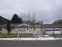 Building Photo - 556 Montana Ave