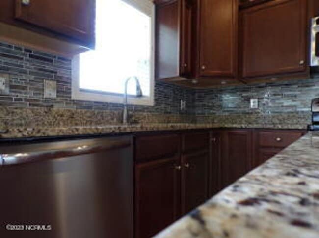 Building Photo - 4 Bedroom 2.5 Bathroom home located in Carolina Subdivision