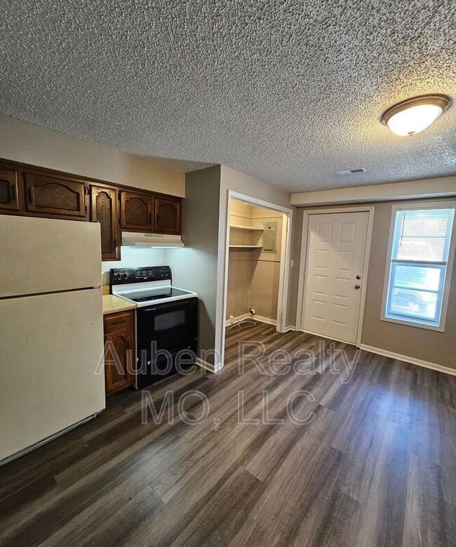 Building Photo - 11763 Wood Oak Ave