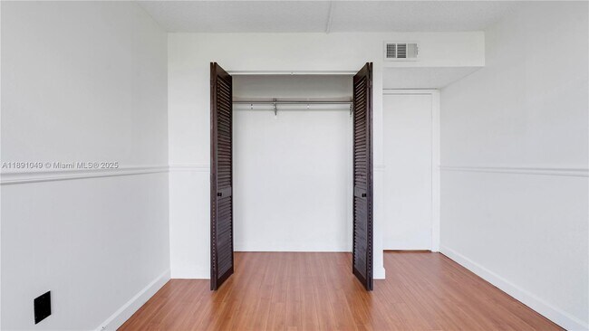 Building Photo - 13000 SW 92nd Ave