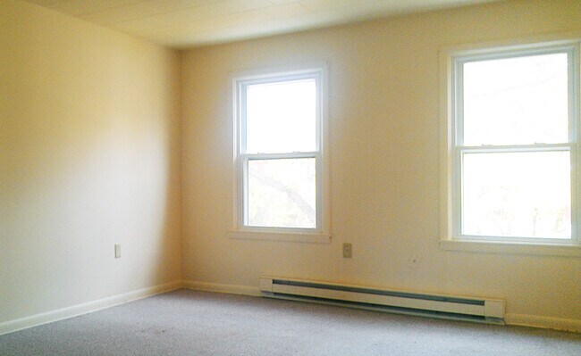 Building Photo - 365 1/2 St Paul St