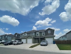 Building Photo - Town home for rent
