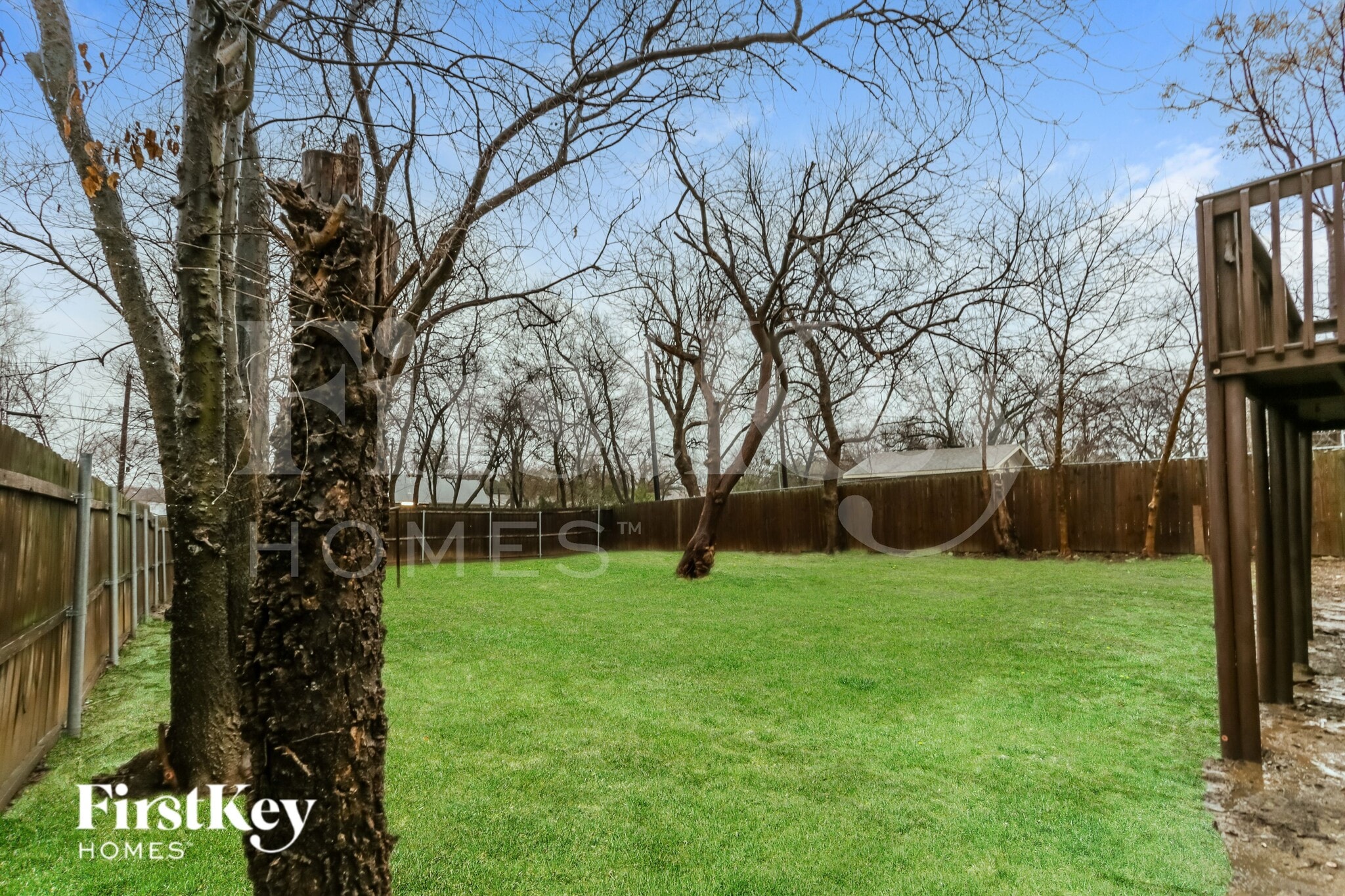 Building Photo - 917 Montclair Dr