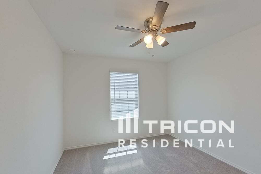 Building Photo - 2410 Carlow Ln
