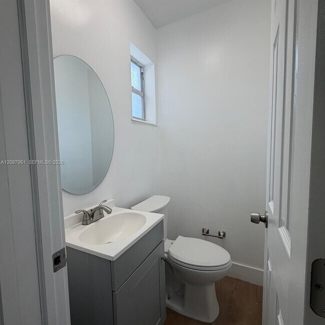 Building Photo - 3932 NW 39th Ave