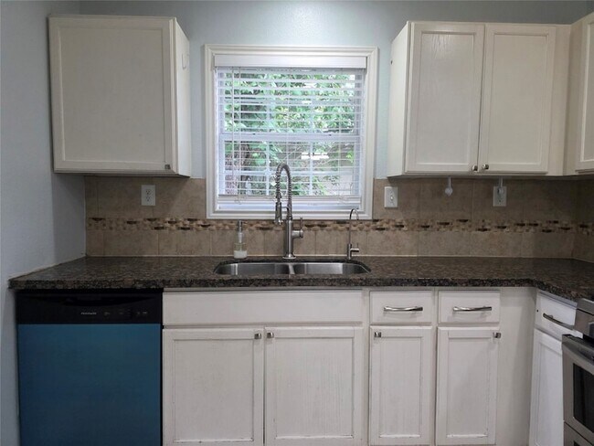 Building Photo - 209 Franlee St