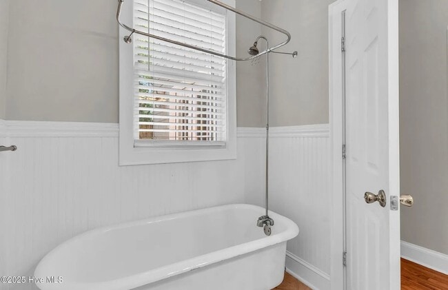 Building Photo - 3 Bed 3 Bath Historic Home