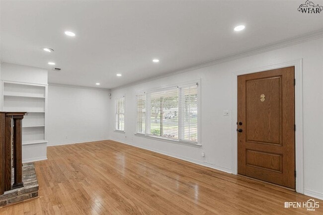 Building Photo - 2409 Martin St
