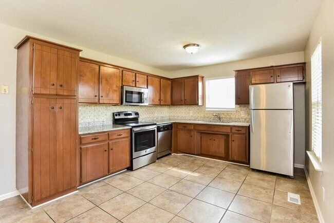 Building Photo - 209 Pin Oak Ct