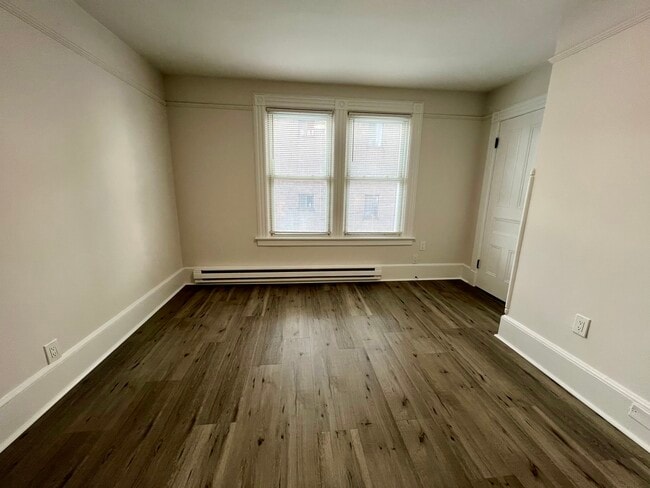 Building Photo - 4th Street