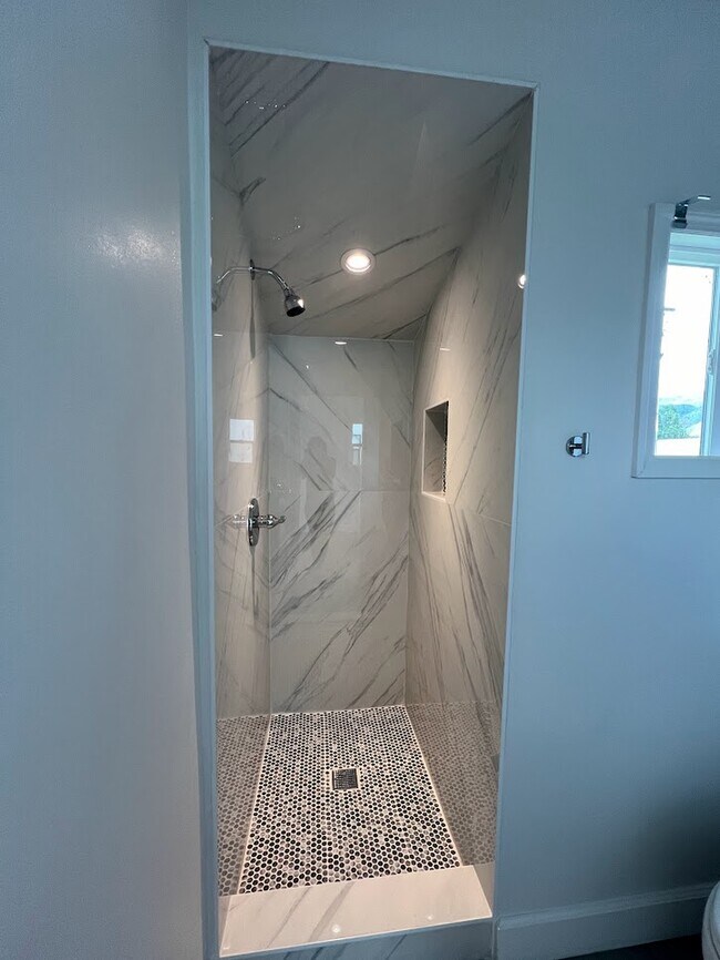 Shower - 1035 N Enid Ave