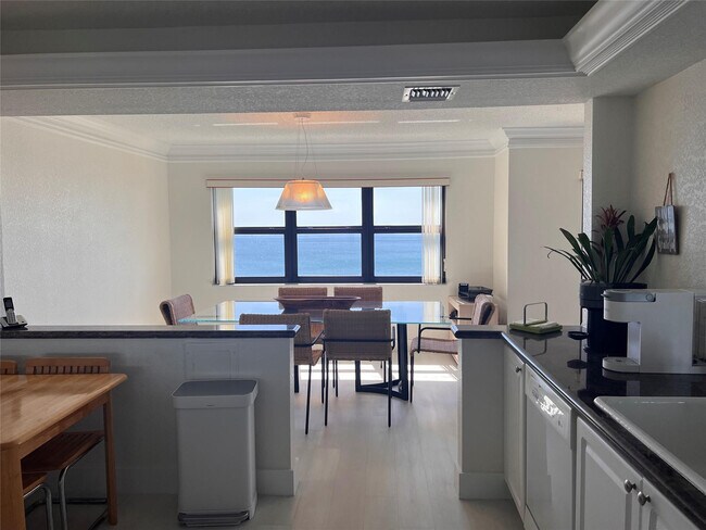 Building Photo - 4900 N Ocean Blvd