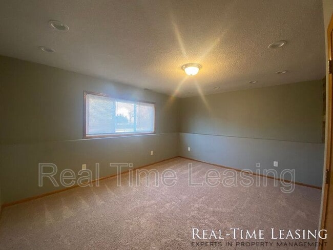 Building Photo - 8065 Lower 147th St W