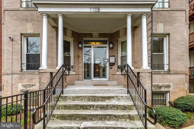 Building Photo - 1108 Columbia Rd NW