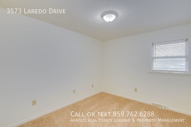 Building Photo - New 2 Bedroom 1.5 Bath Listing!