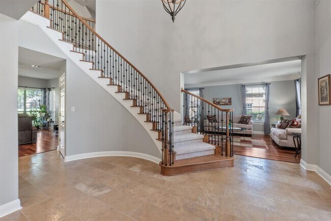 Building Photo - 2147 Hilton Head Dr