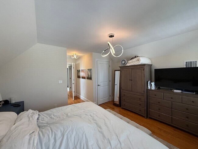 Building Photo - 24 Shapley Ave